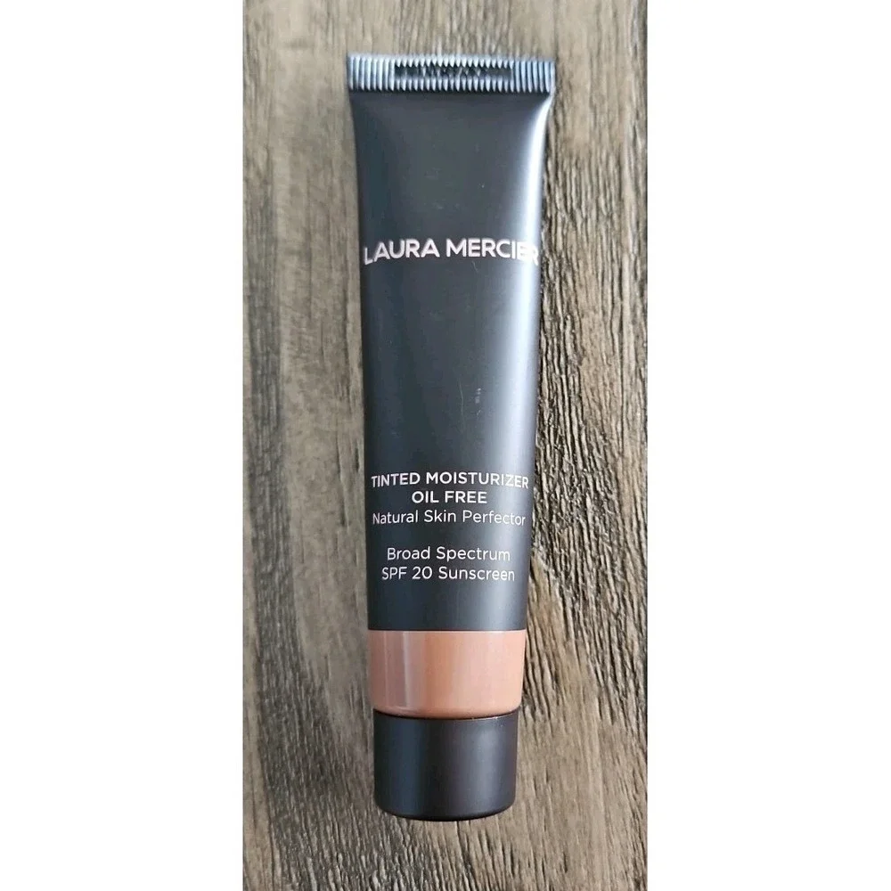 2X Laura Mercier Tinted Moisturizer Oil Free 25ml SPF 20 In 6W1 Ganache SEALED - Picture 2 of 4